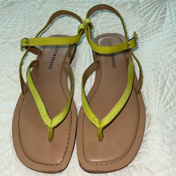 Lucky Brand BYLEE Flat Sandal, Wild Lime - Picture 1 of 7